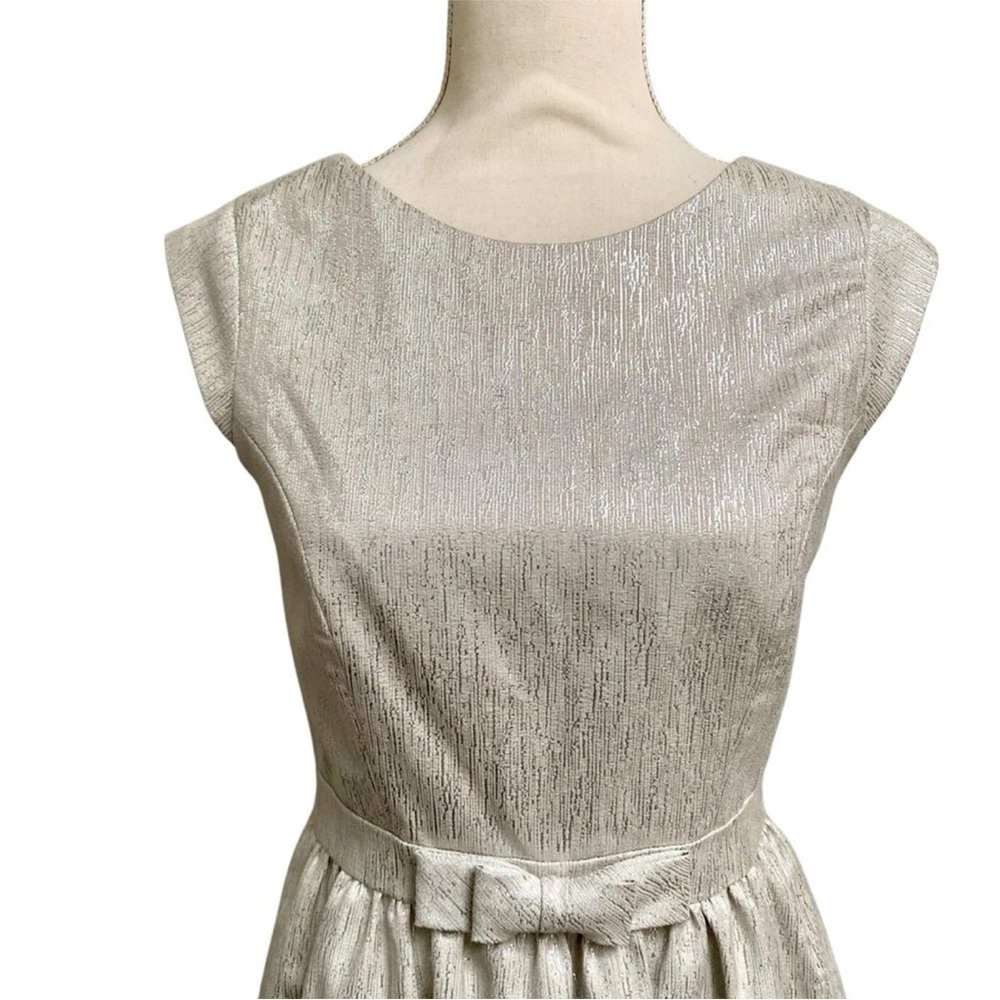 Cynthia Steffe Silver Metallic Fit & Flare Cocktail Dress Bow Waist Size 4 NWT - Picture 3 of 12